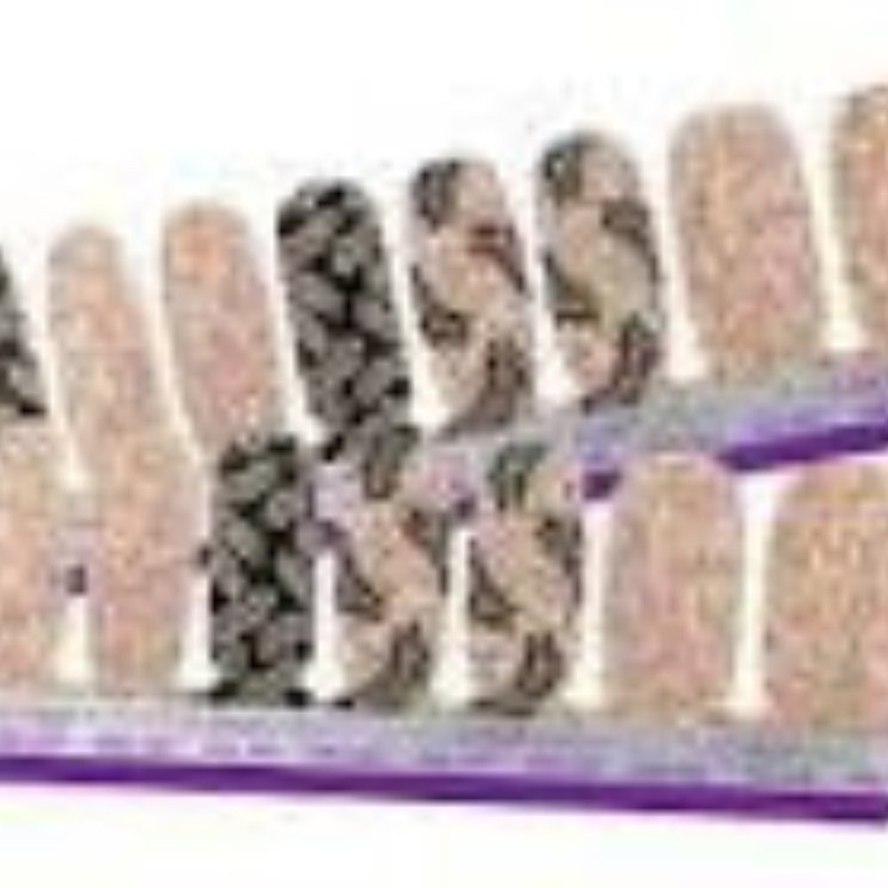 Color Street Nail Strips - Laurel Gardens